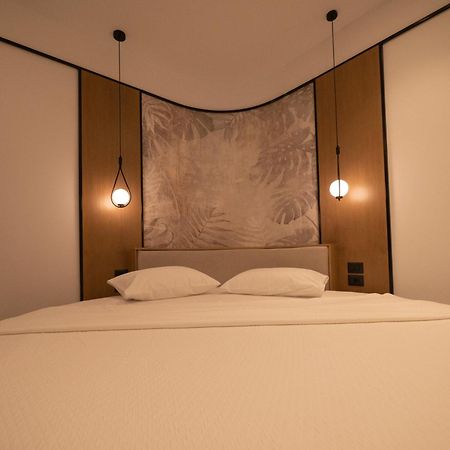Colosseum Hotel Ksamil Esterno foto